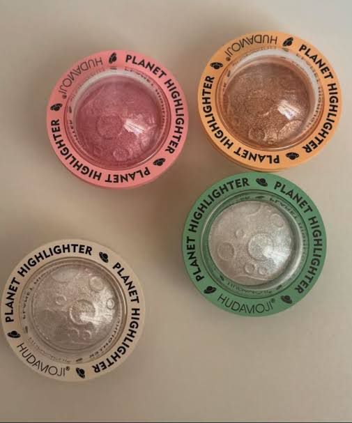 Viral Huda Moji UFO Highlighter